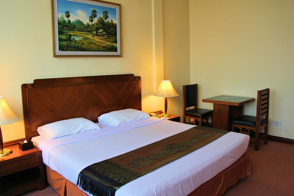 Holiday Villa Hotel City Centre Phnom Penh Quarto foto